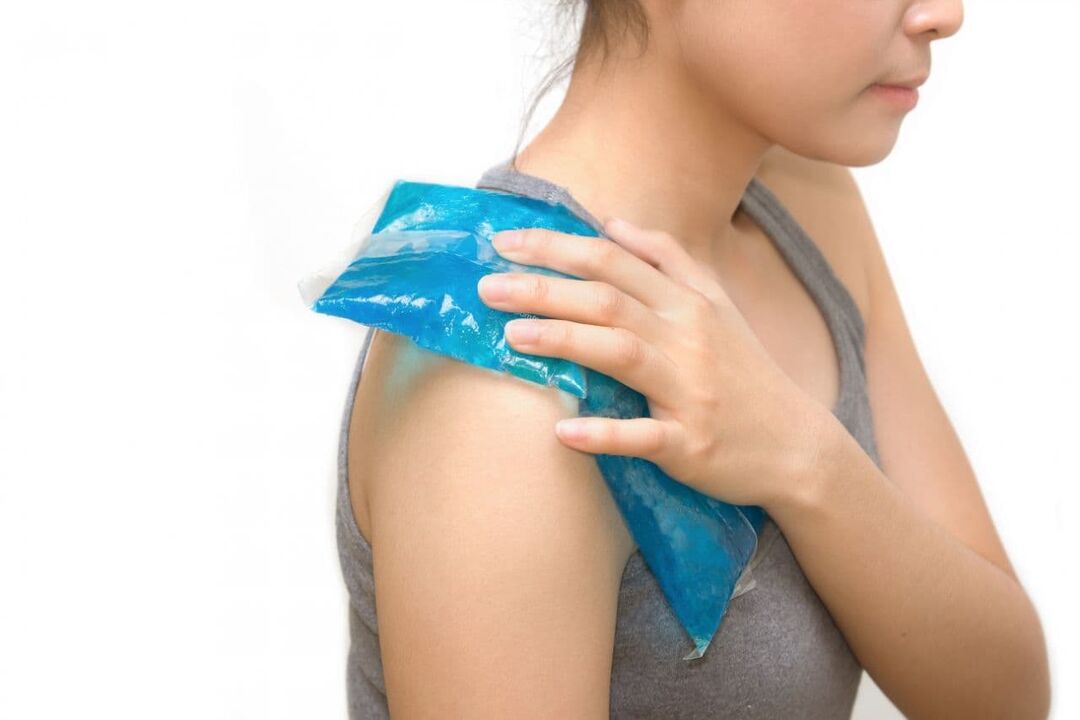 Compress for the arthritic shoulder to get rid of the pain